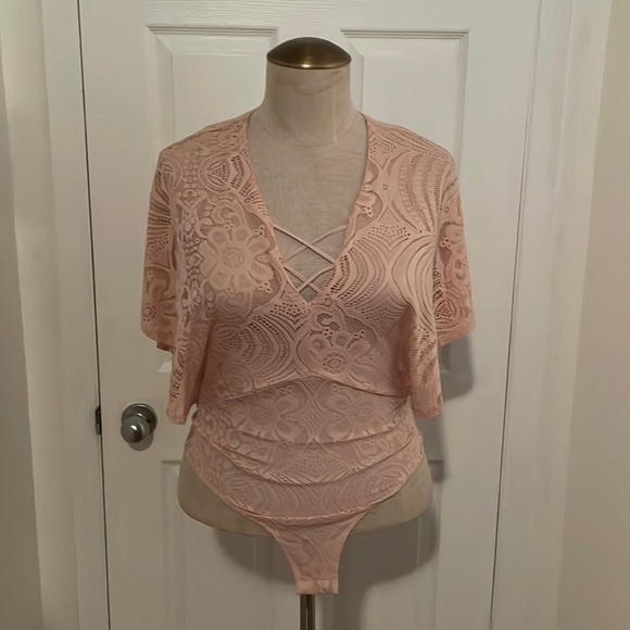 BCBG Maxazria Beats Flutter Sleeve Lace-Up Front Lace Bodysuit - Picture 9 of 16